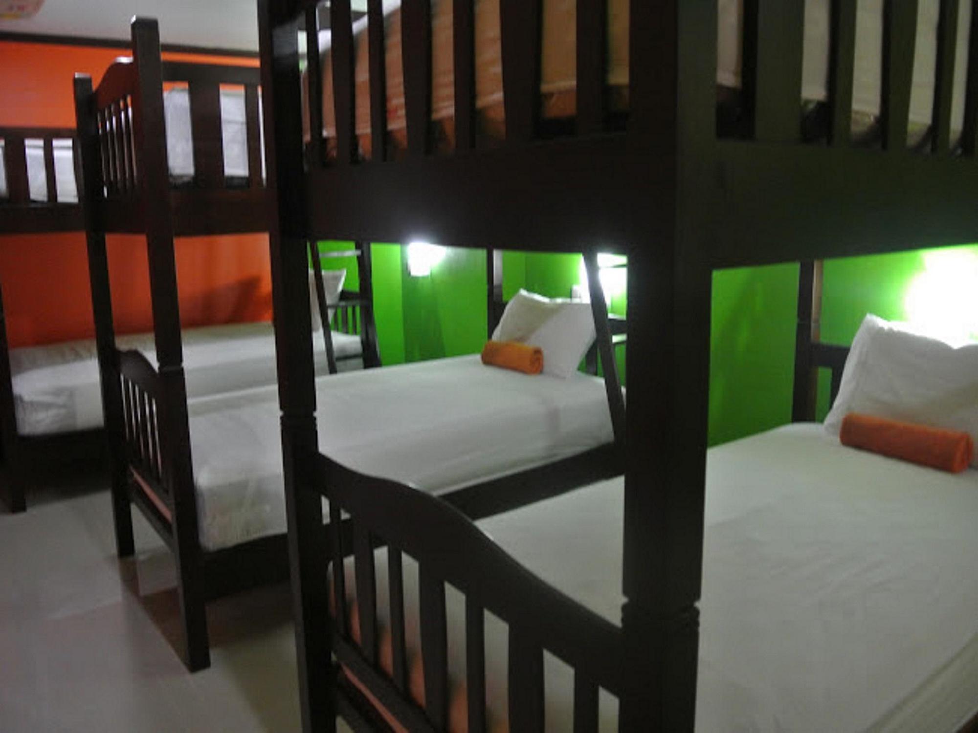 Silla Patong Hostel Ngoại thất bức ảnh