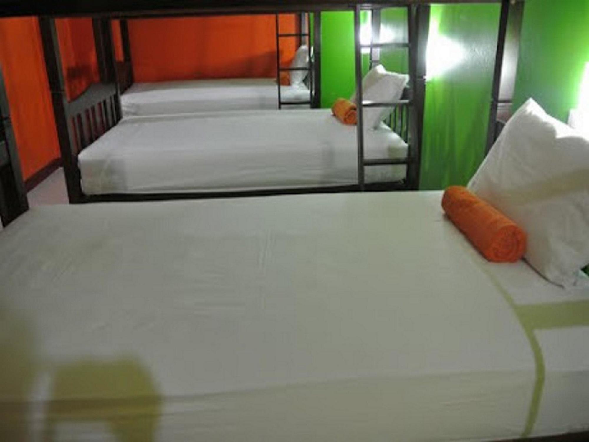 Silla Patong Hostel Ngoại thất bức ảnh