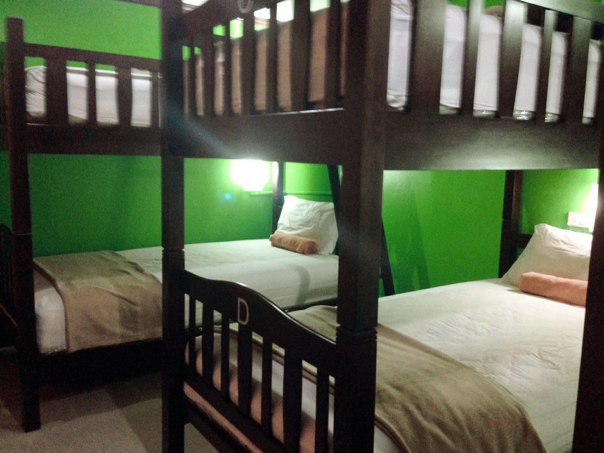 Silla Patong Hostel Ngoại thất bức ảnh