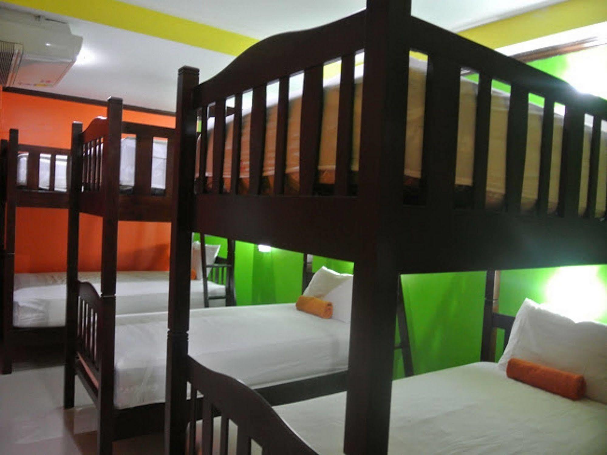 Silla Patong Hostel Ngoại thất bức ảnh