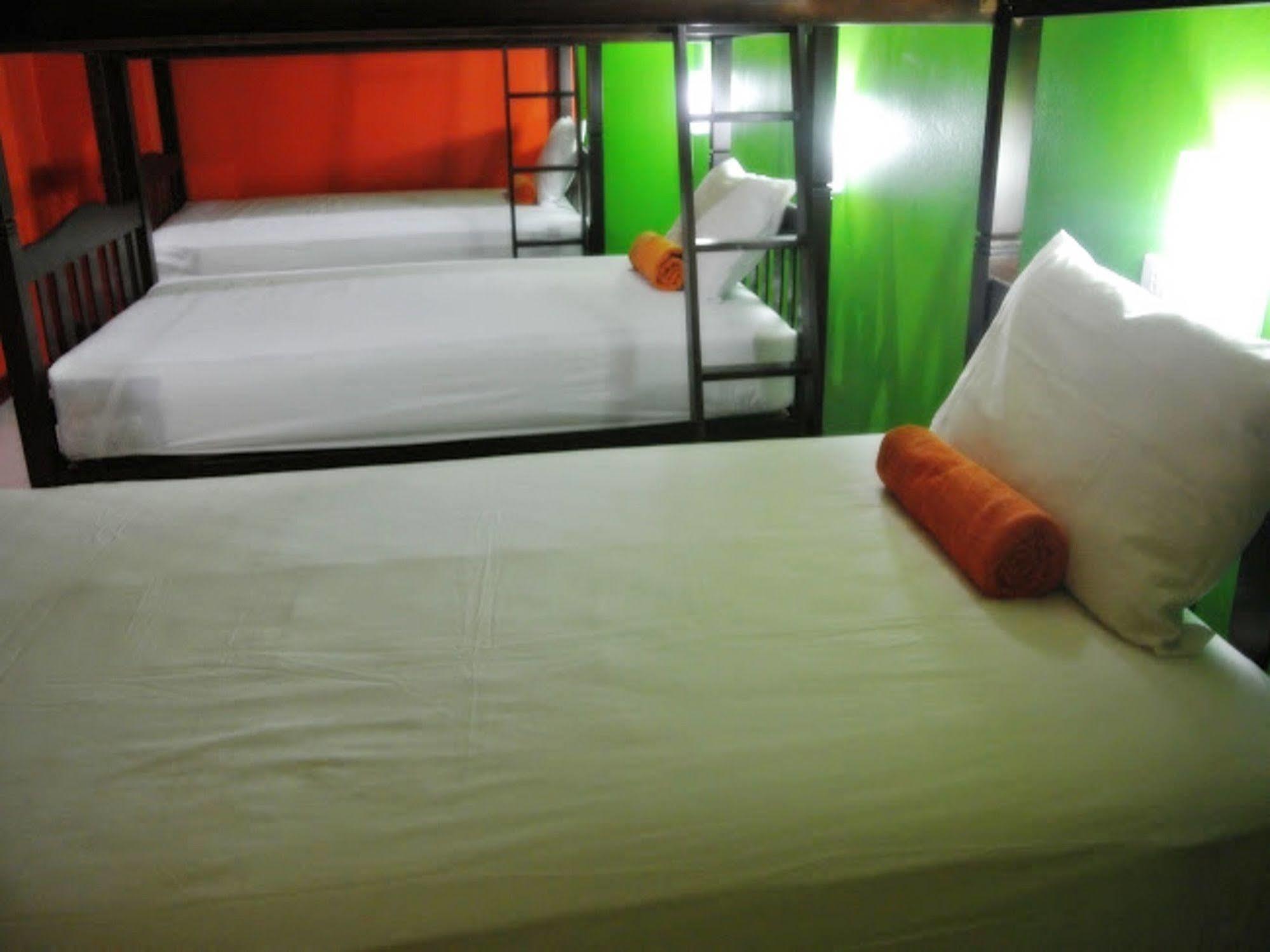Silla Patong Hostel Ngoại thất bức ảnh