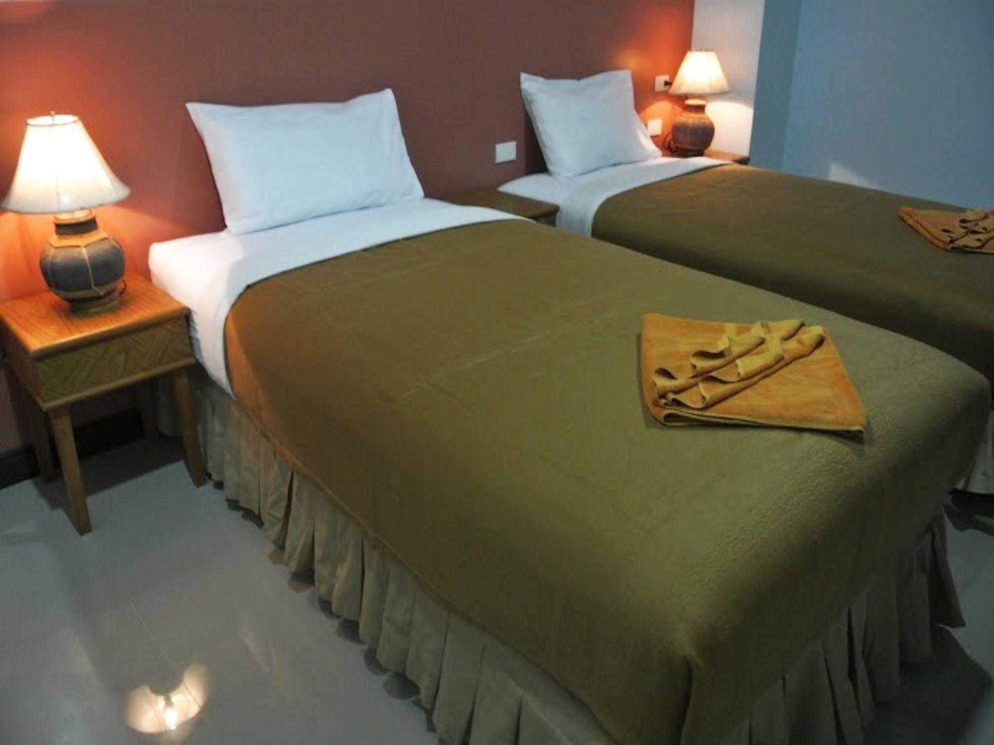 Silla Patong Hostel Ngoại thất bức ảnh