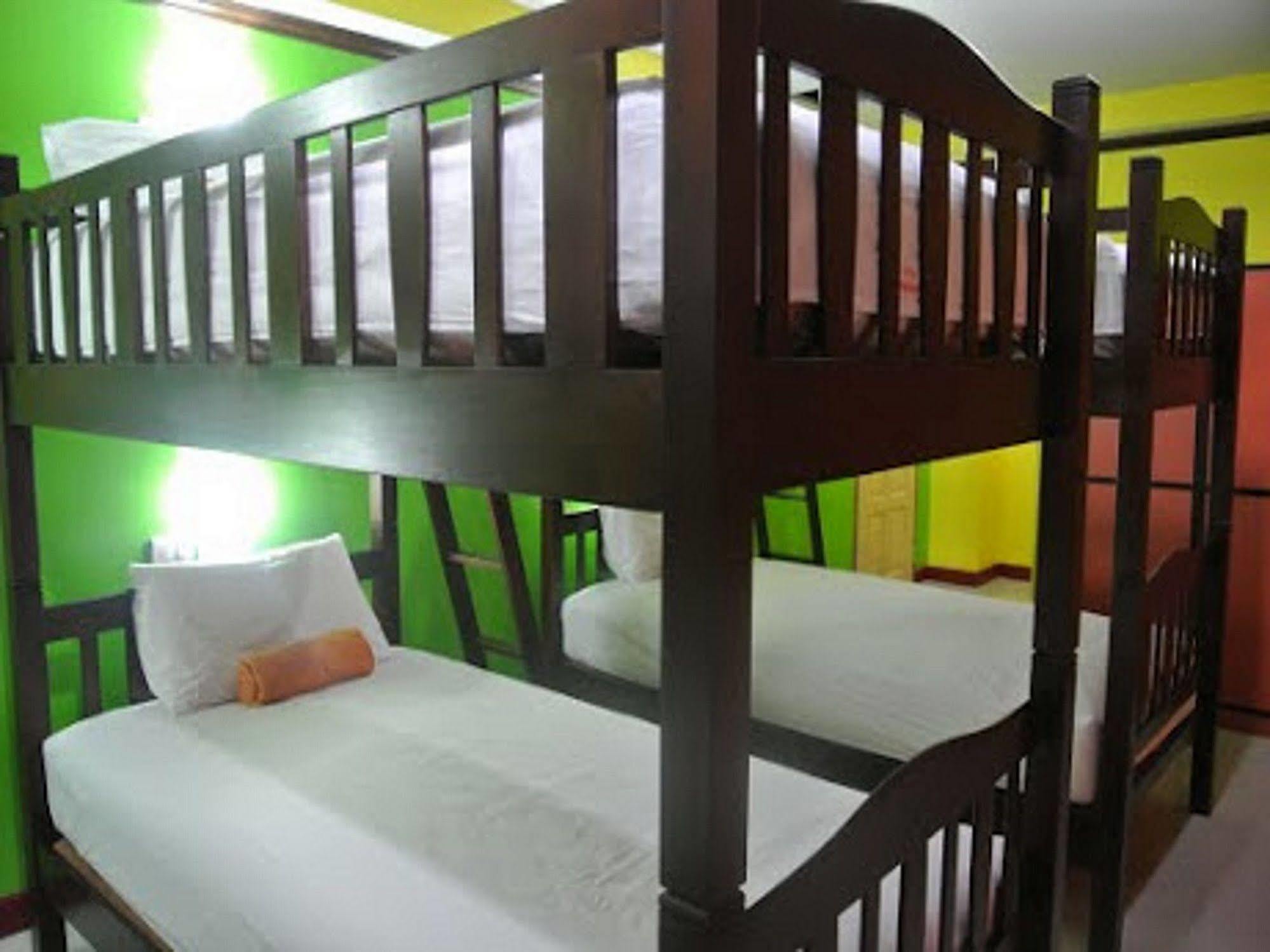 Silla Patong Hostel Ngoại thất bức ảnh