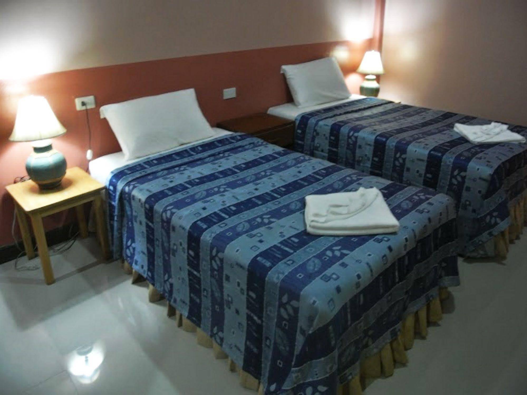 Silla Patong Hostel Ngoại thất bức ảnh