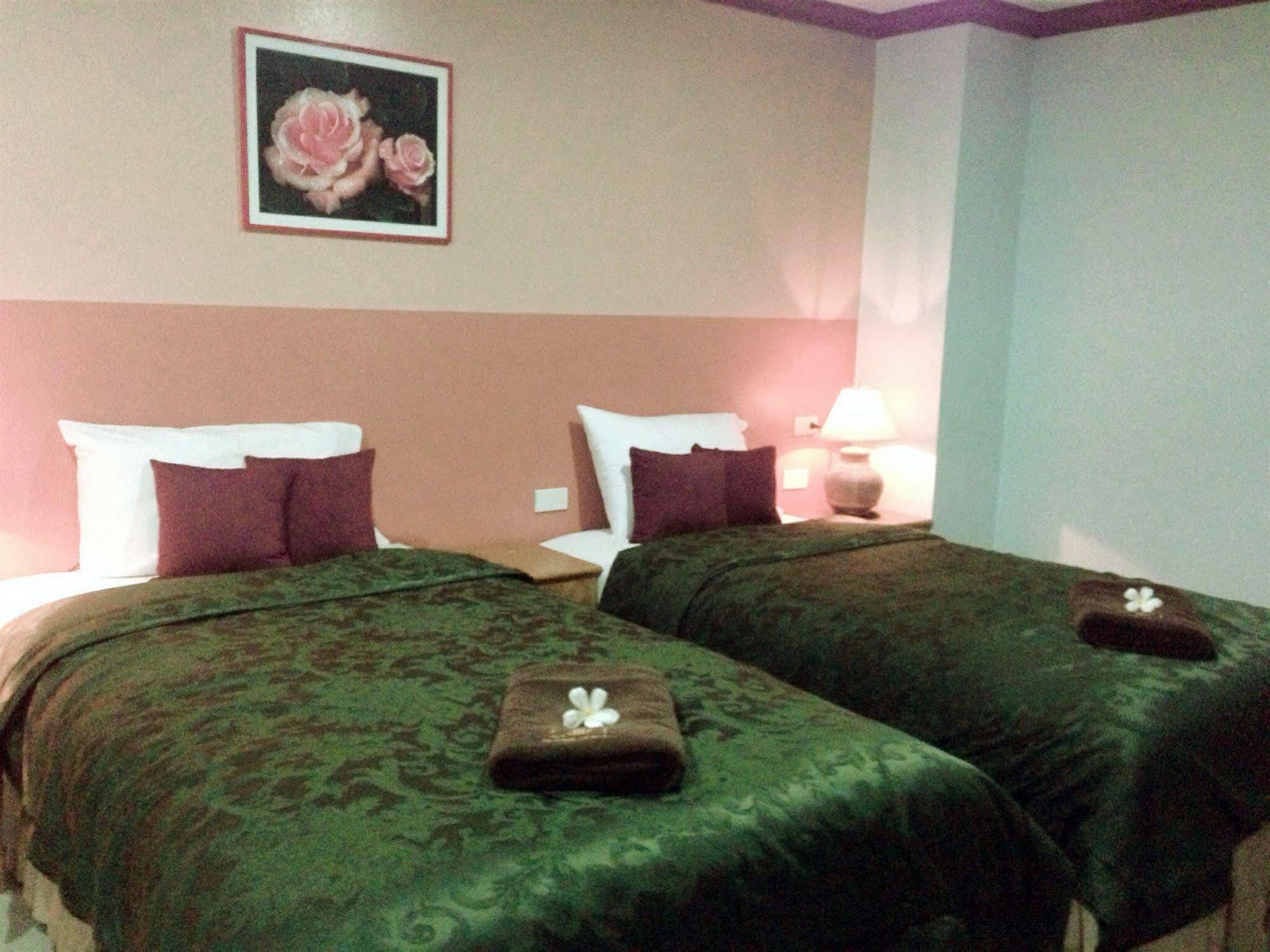 Silla Patong Hostel Ngoại thất bức ảnh